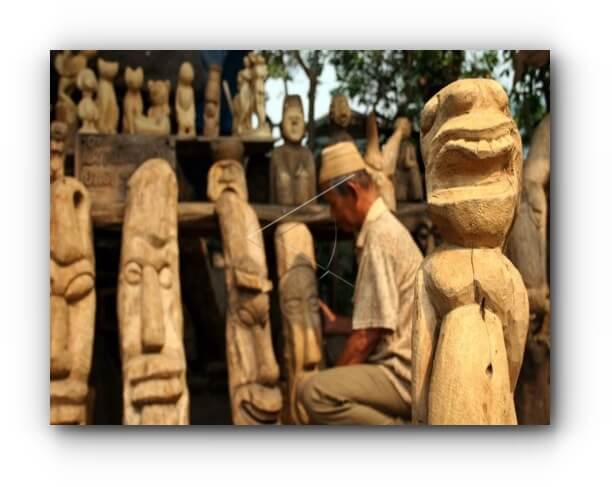 patung kayu indonesia